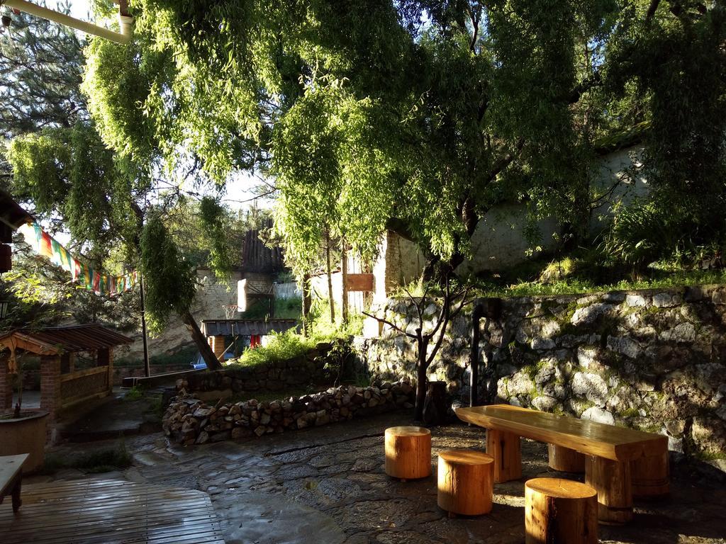 Shangri-La Mid - Mountain Homestay エクステリア 写真
