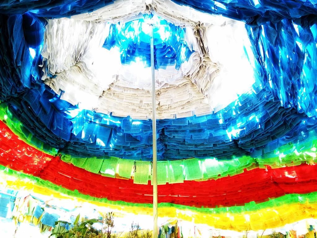 Shangri-La Mid - Mountain Homestay エクステリア 写真