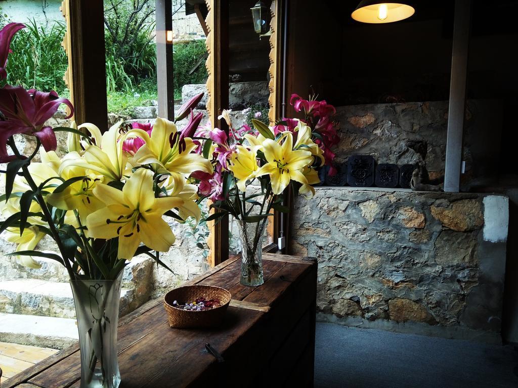 Shangri-La Mid - Mountain Homestay エクステリア 写真
