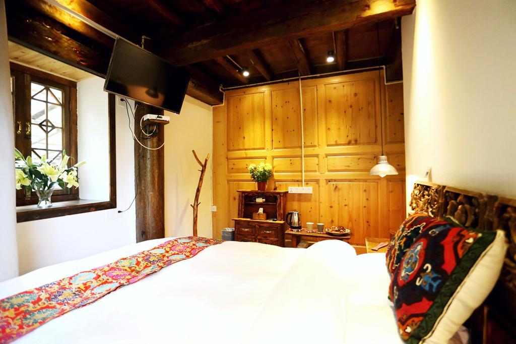 Shangri-La Mid - Mountain Homestay エクステリア 写真