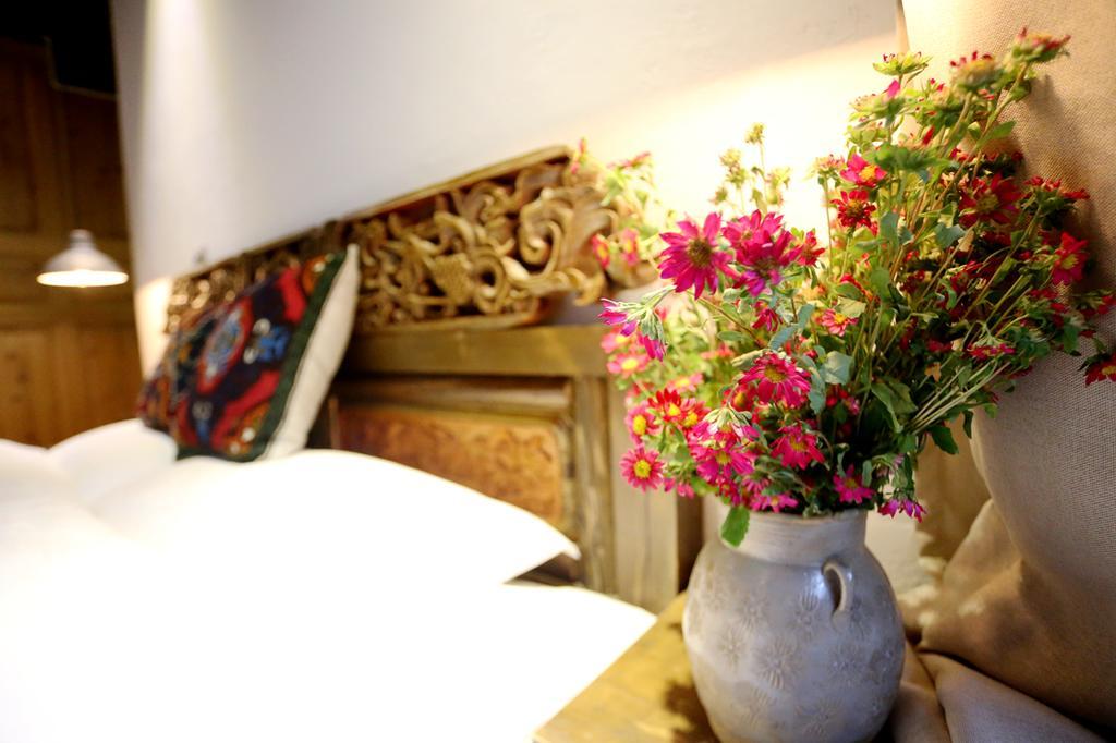 Shangri-La Mid - Mountain Homestay エクステリア 写真
