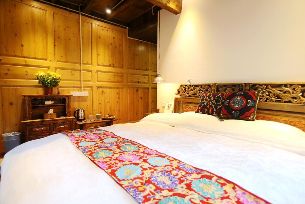 Shangri-La Mid - Mountain Homestay エクステリア 写真