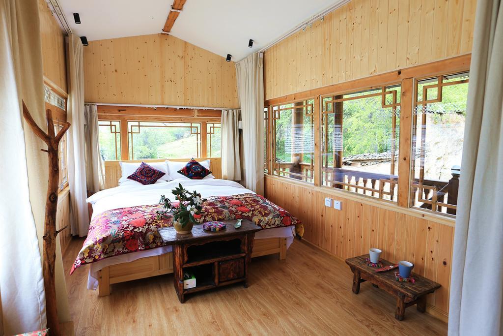 Shangri-La Mid - Mountain Homestay エクステリア 写真