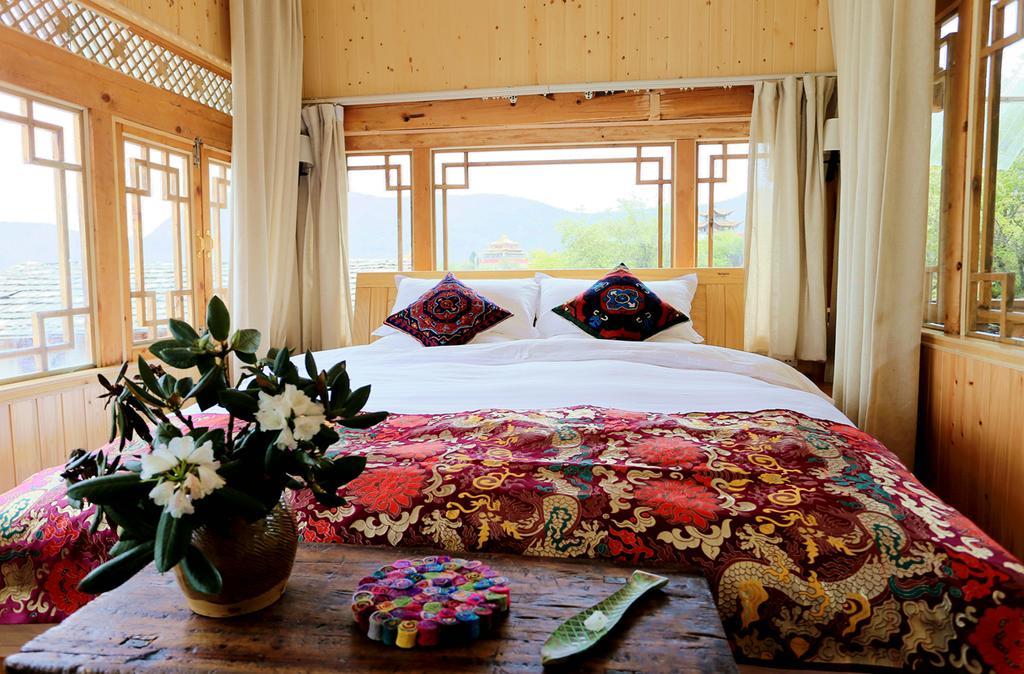 Shangri-La Mid - Mountain Homestay エクステリア 写真