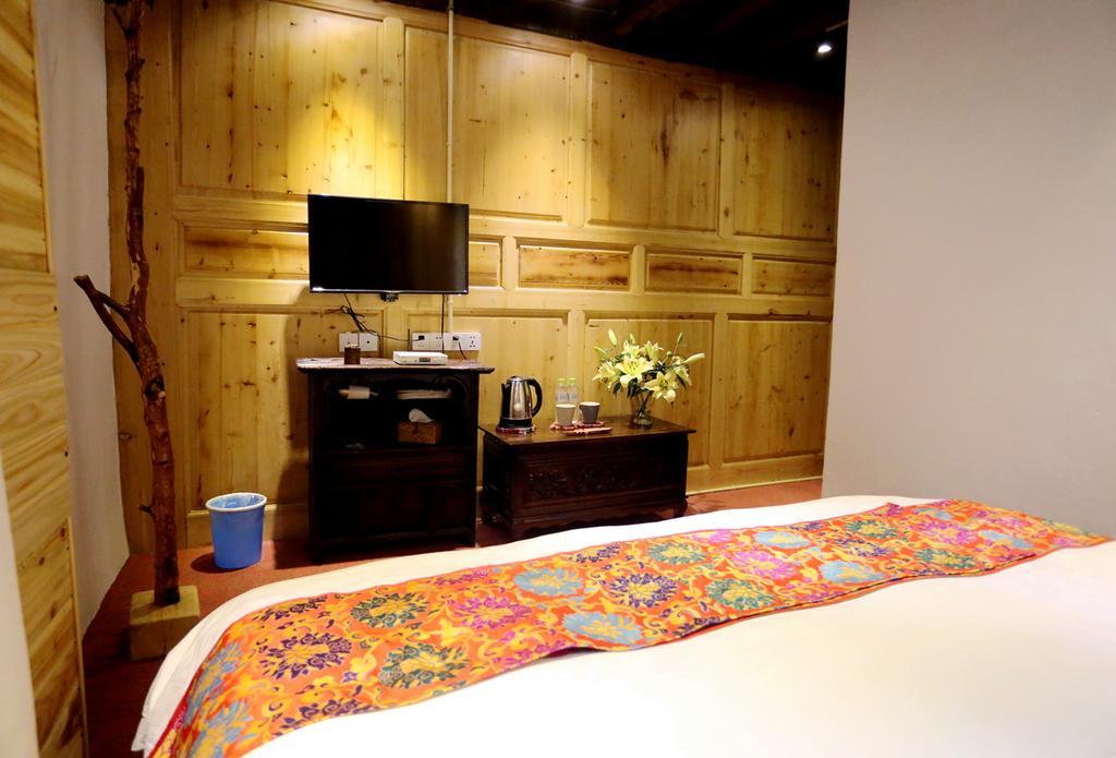 Shangri-La Mid - Mountain Homestay エクステリア 写真