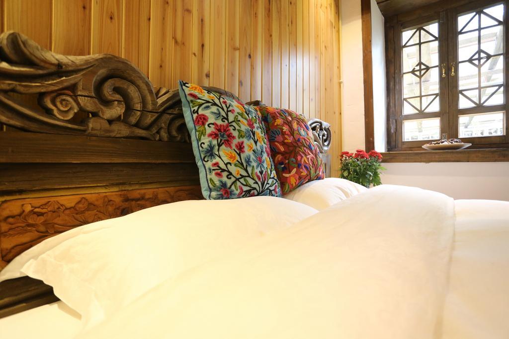 Shangri-La Mid - Mountain Homestay エクステリア 写真