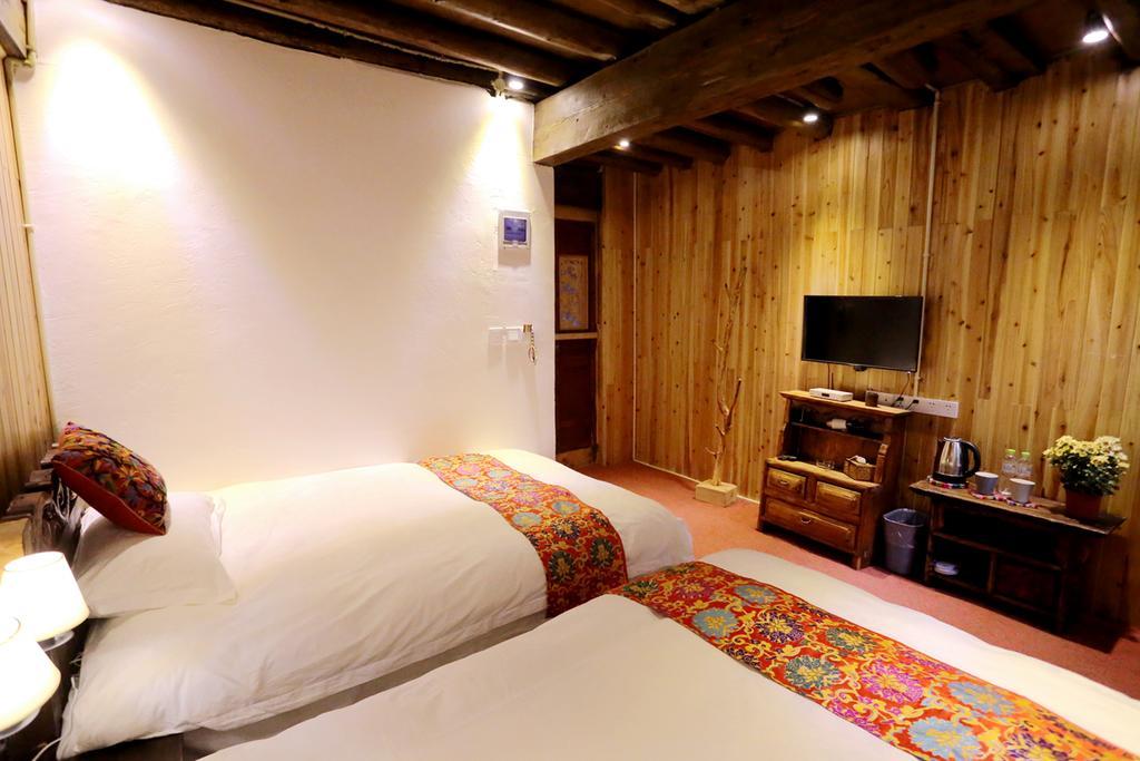 Shangri-La Mid - Mountain Homestay エクステリア 写真