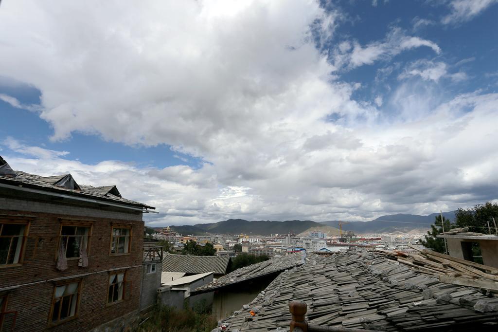 Shangri-La Mid - Mountain Homestay エクステリア 写真