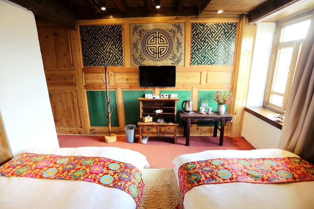 Shangri-La Mid - Mountain Homestay エクステリア 写真