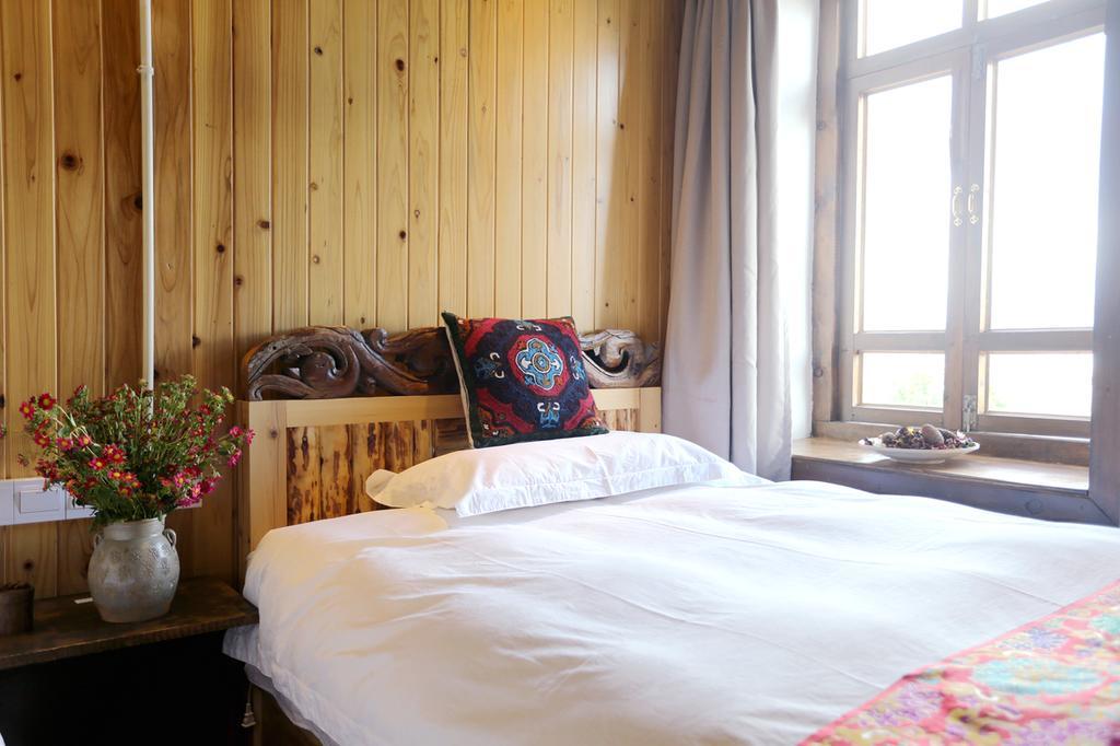 Shangri-La Mid - Mountain Homestay エクステリア 写真