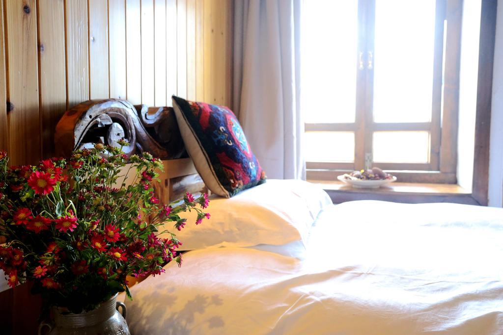 Shangri-La Mid - Mountain Homestay エクステリア 写真