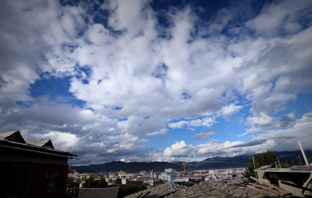 Shangri-La Mid - Mountain Homestay エクステリア 写真