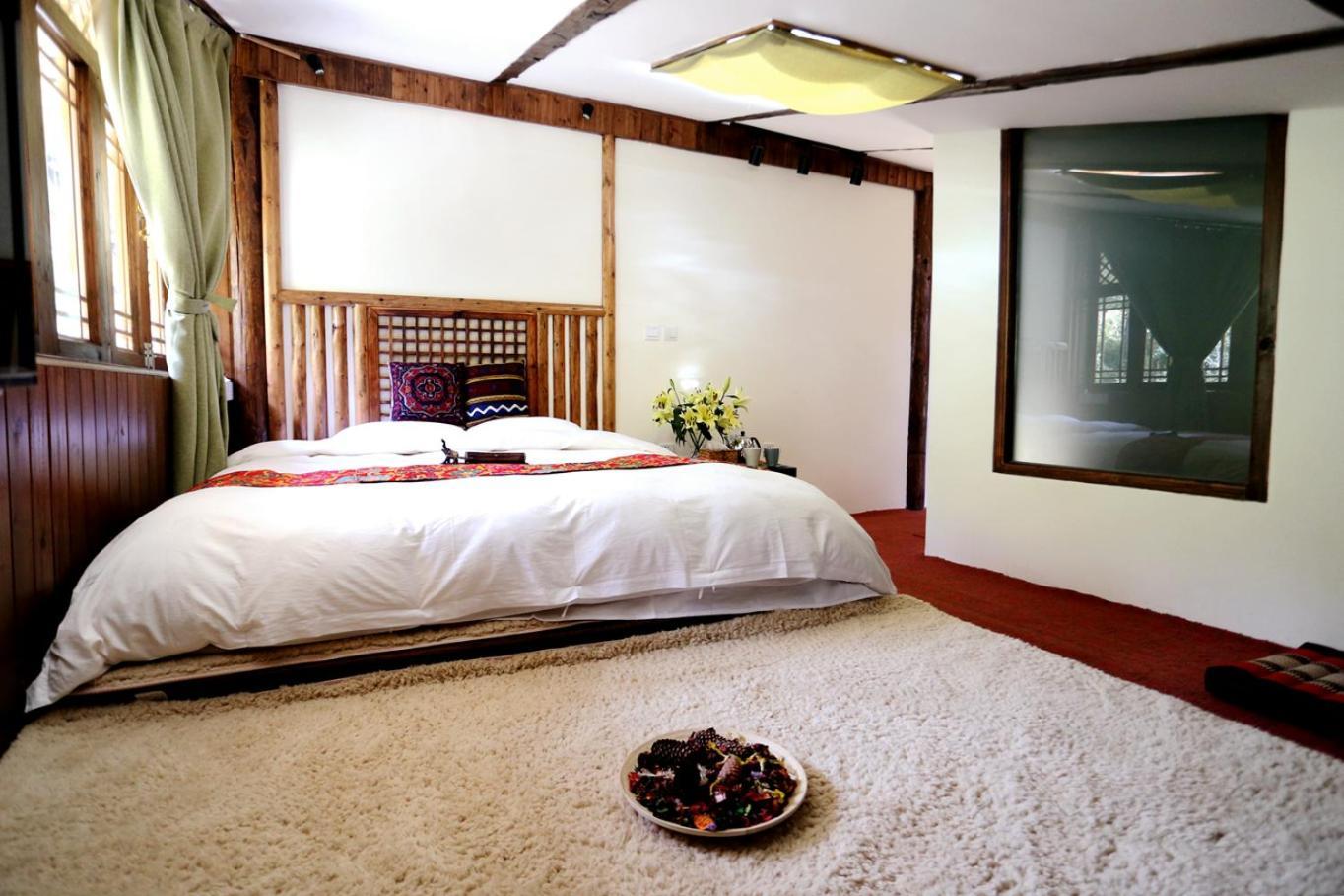Shangri-La Mid - Mountain Homestay エクステリア 写真