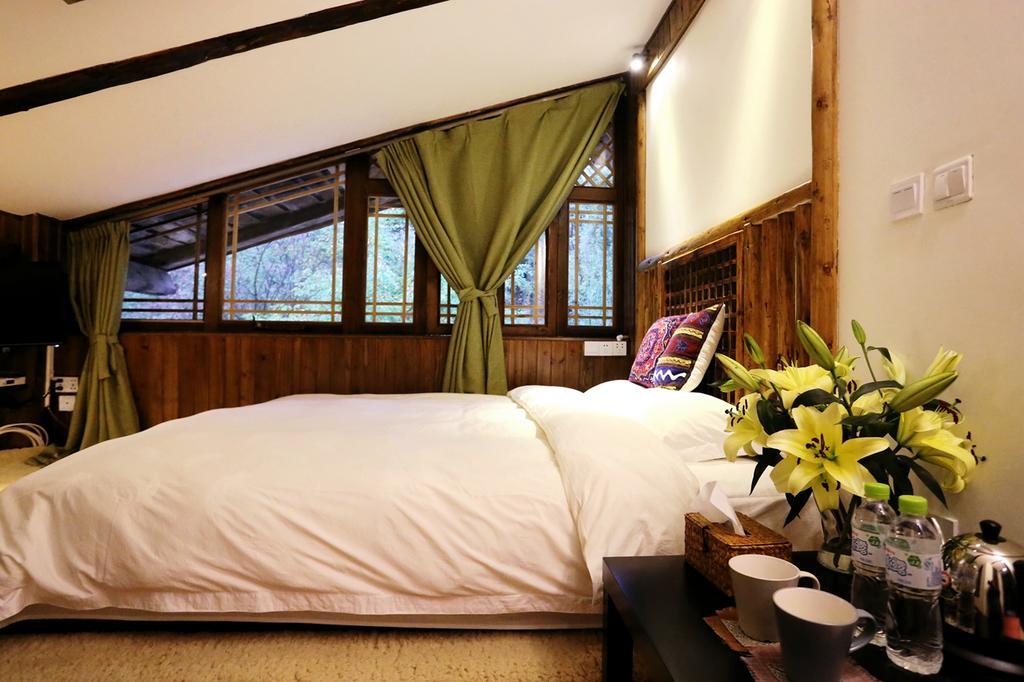 Shangri-La Mid - Mountain Homestay エクステリア 写真