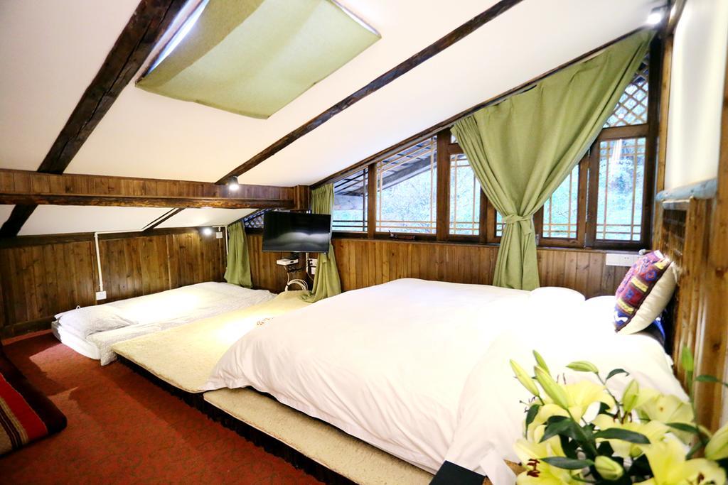 Shangri-La Mid - Mountain Homestay エクステリア 写真