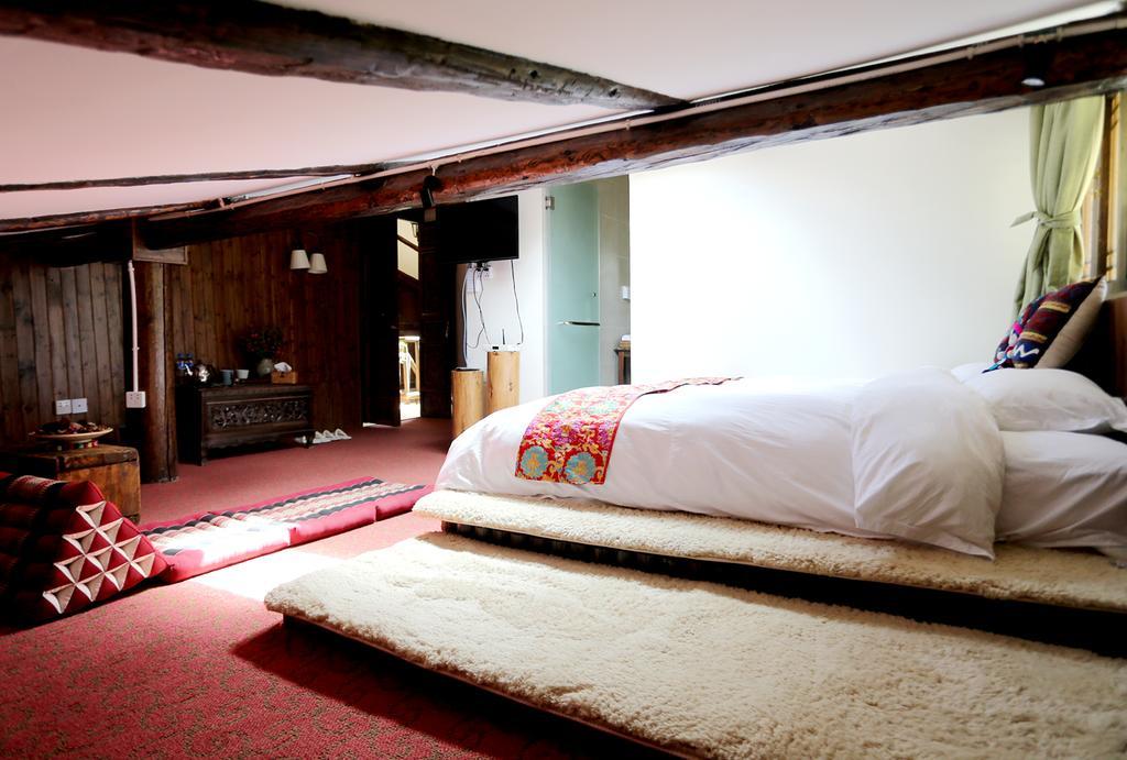 Shangri-La Mid - Mountain Homestay エクステリア 写真