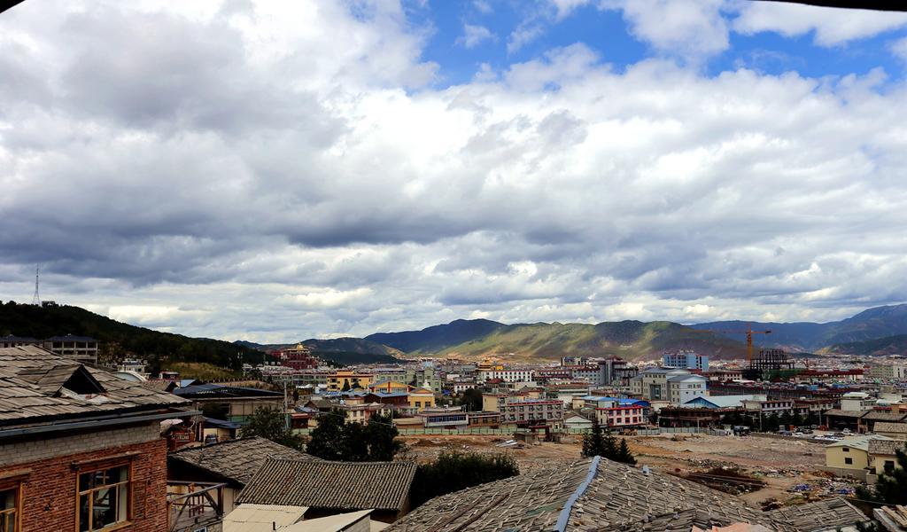 Shangri-La Mid - Mountain Homestay エクステリア 写真