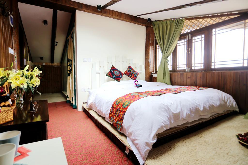 Shangri-La Mid - Mountain Homestay エクステリア 写真