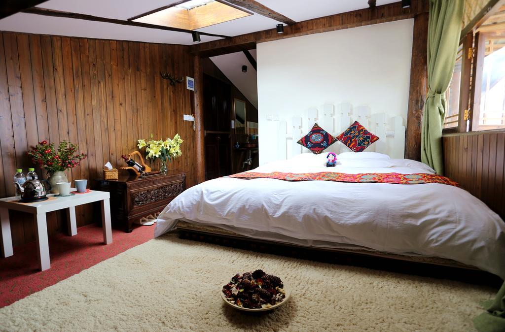 Shangri-La Mid - Mountain Homestay エクステリア 写真